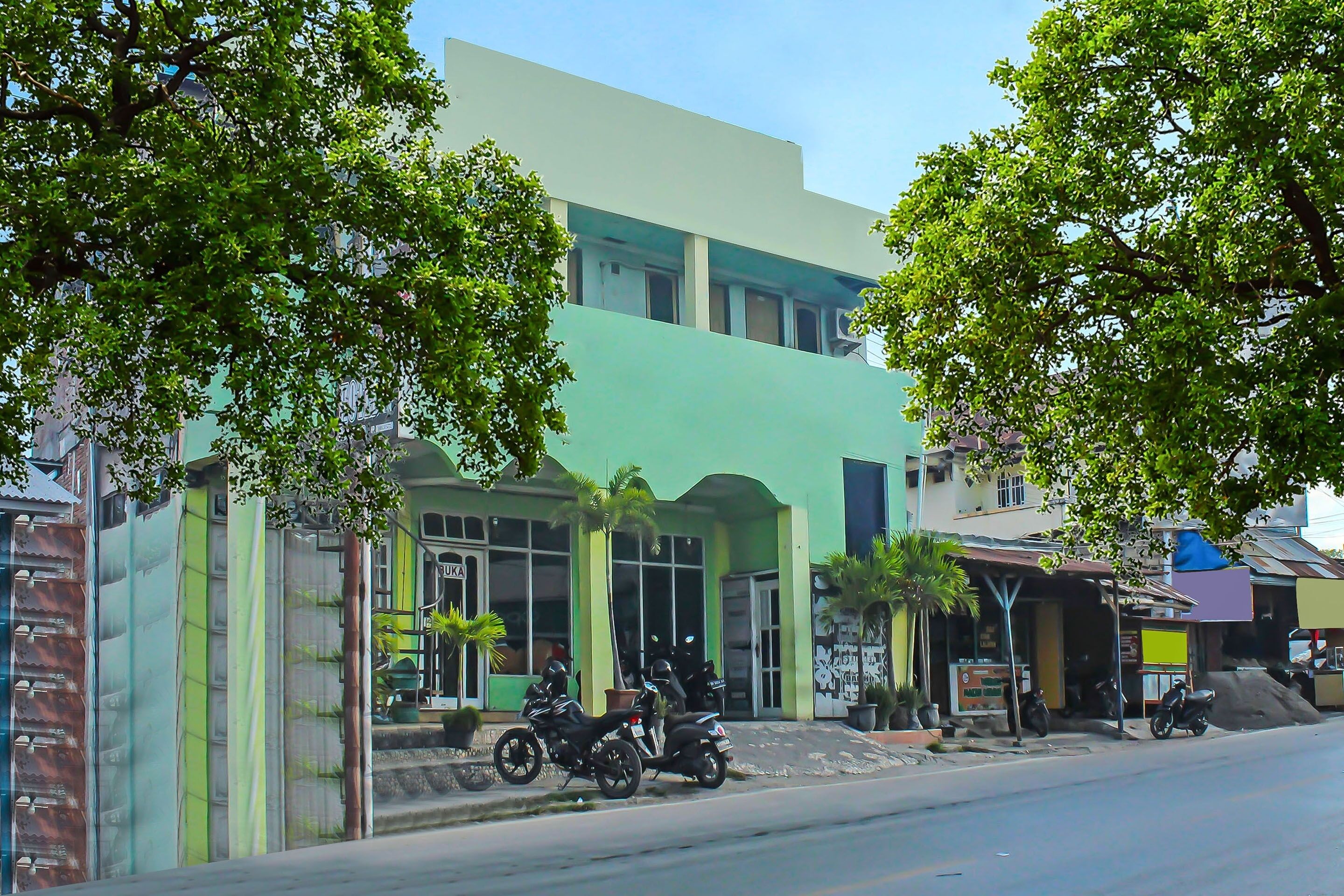 Hotel Brenton by OYO