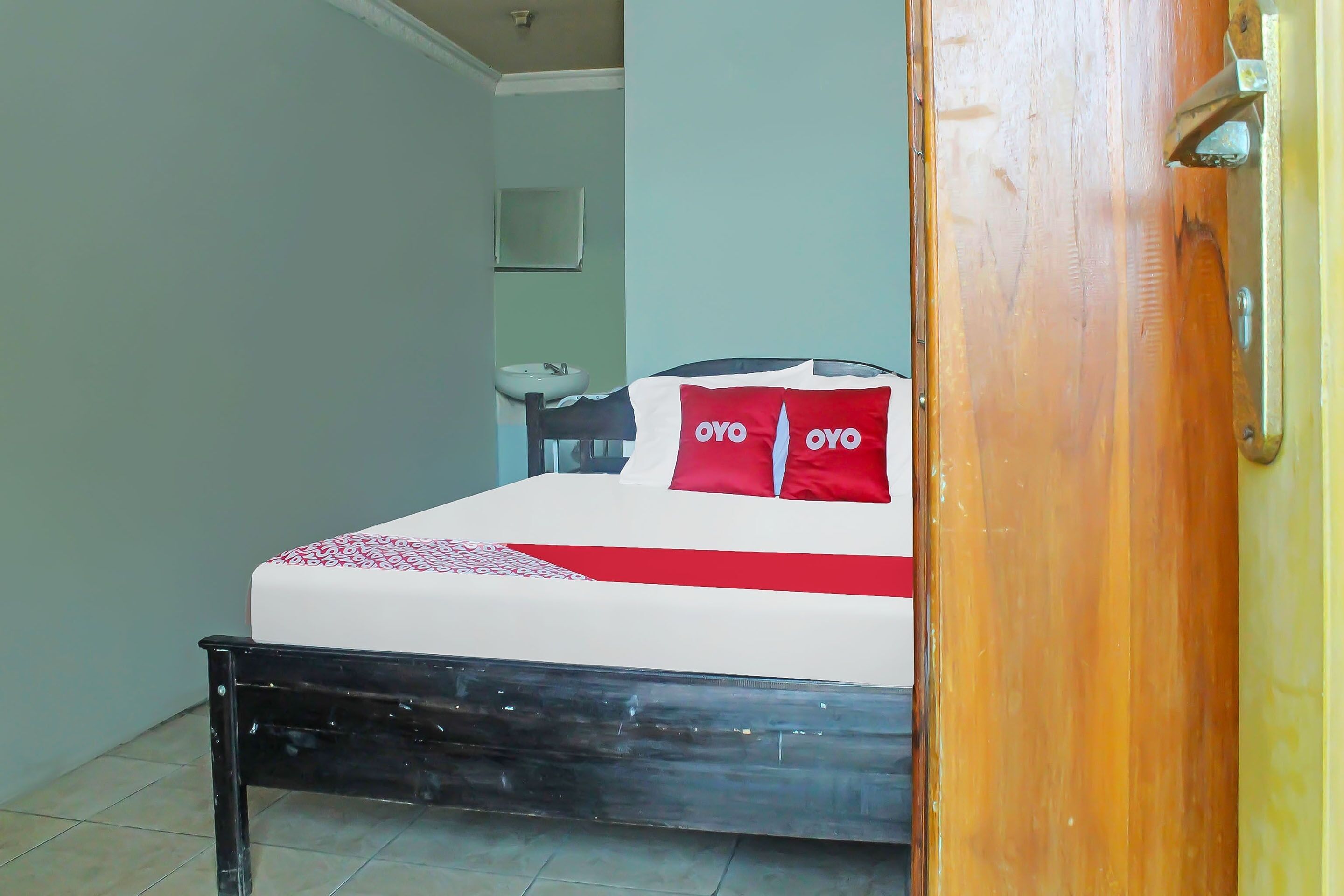 Hotel Brenton by OYO