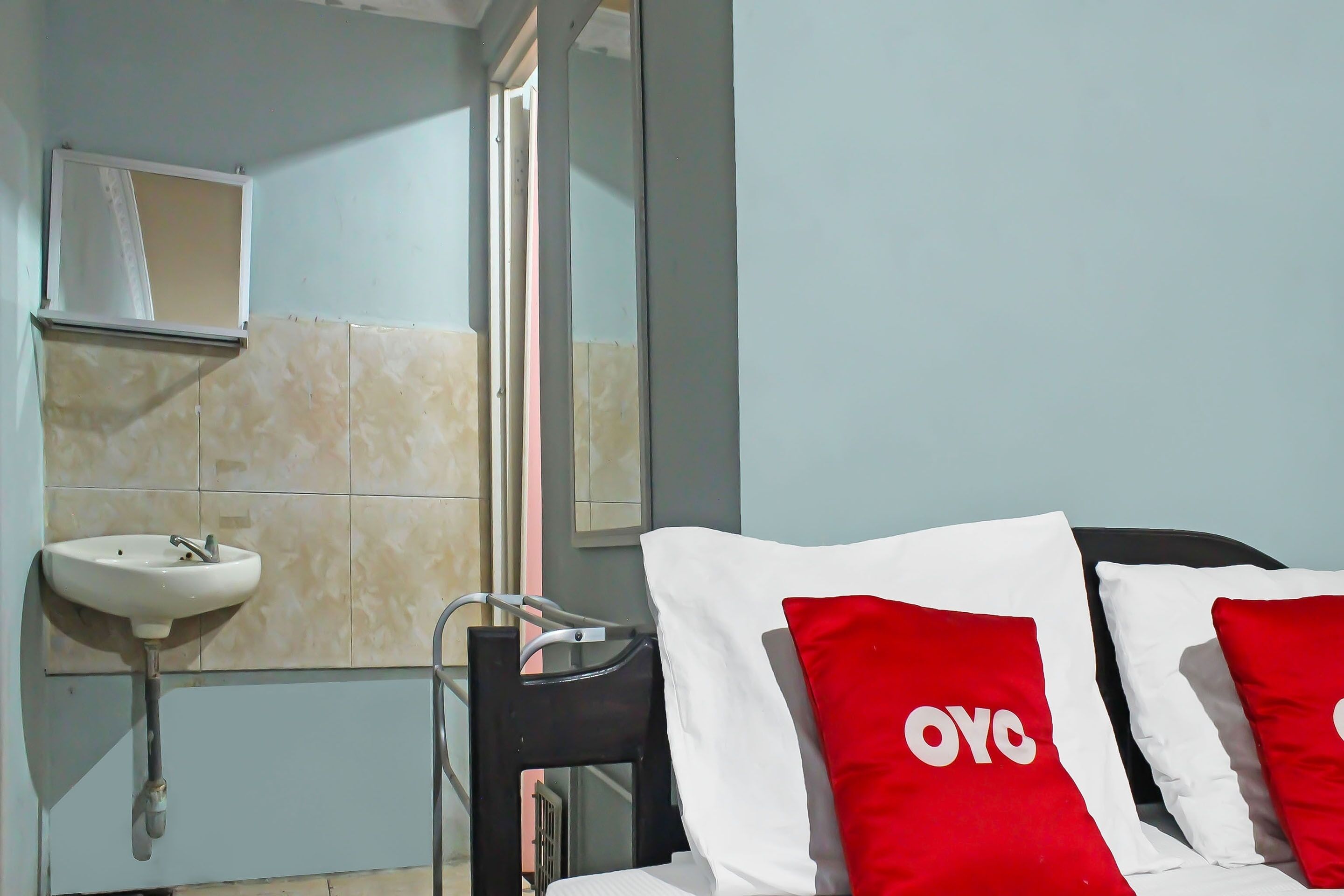 Hotel Brenton by OYO