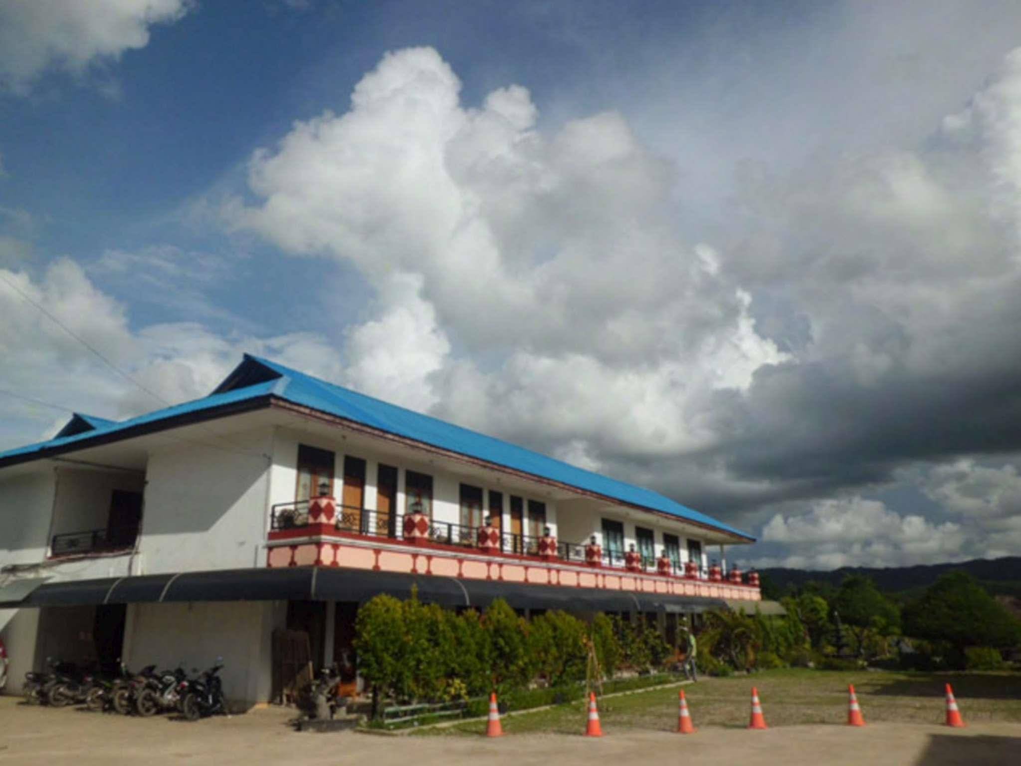 Sinar Tambolaka Hotel