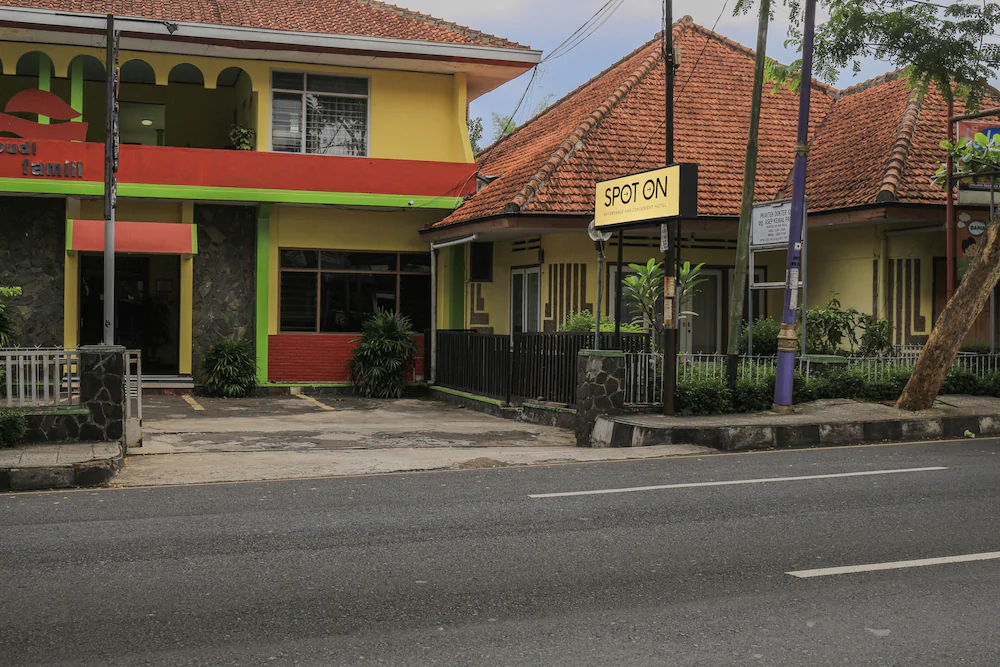 Hotel Budi Famili 1 by OYO Rooms