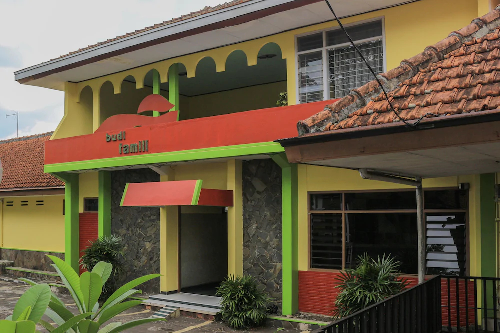 Hotel Budi Famili 1 by OYO Rooms