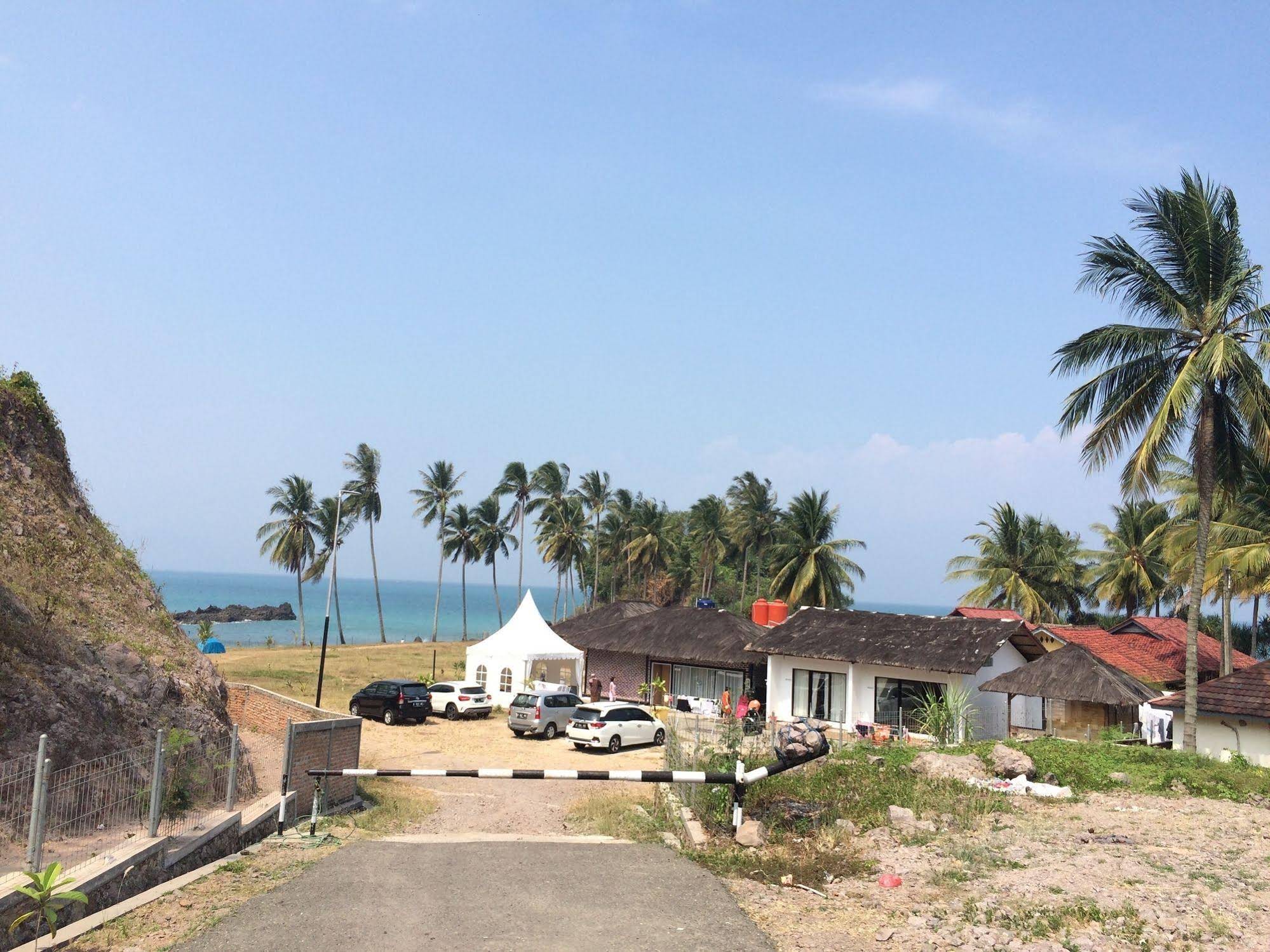 Legon Pari Beach Resort