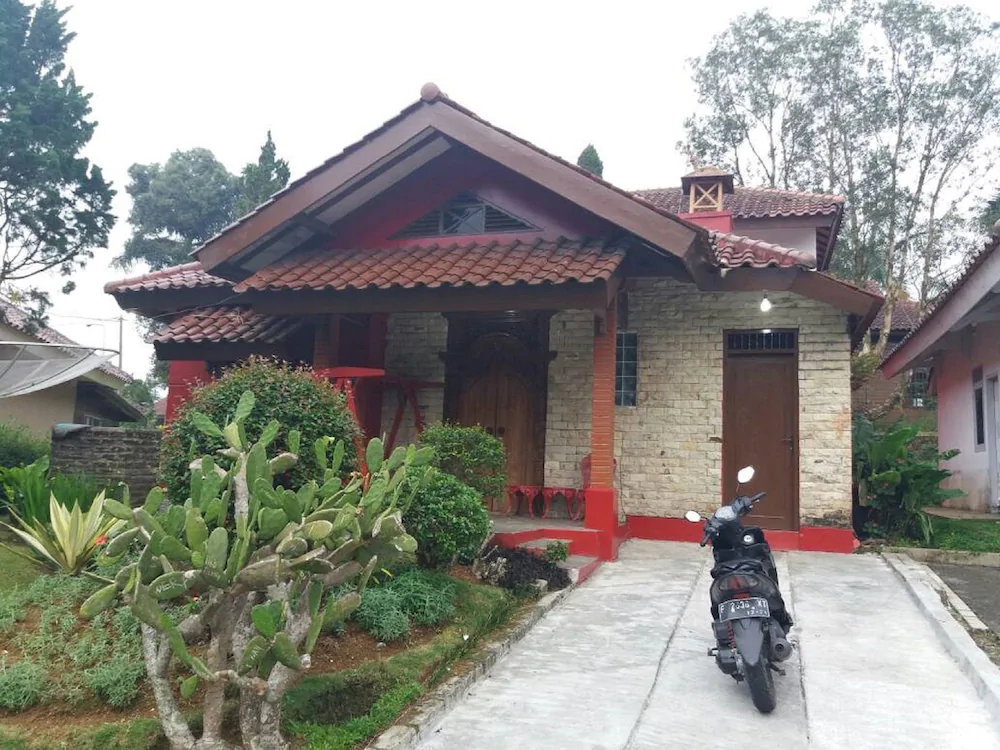 Villa Kota Bunga Azalea