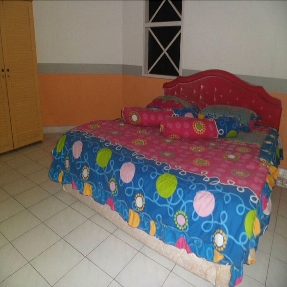 Villa Kota Bunga Azalea