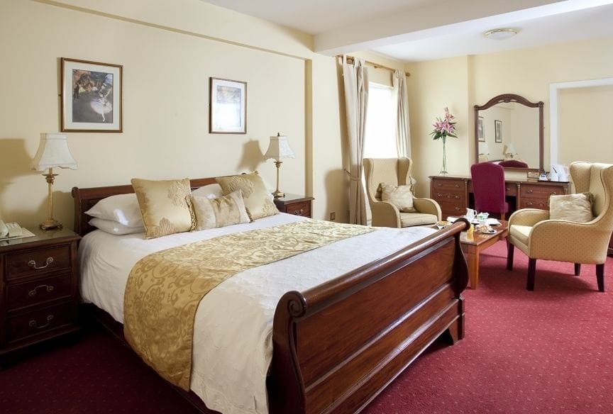 Royal Hotel and Merrill Leisure Club