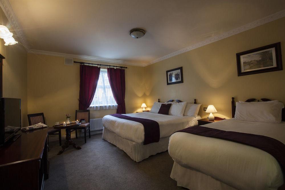 Woodford Dolmen Hotel