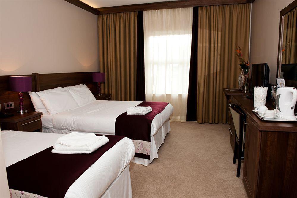 Woodford Dolmen Hotel
