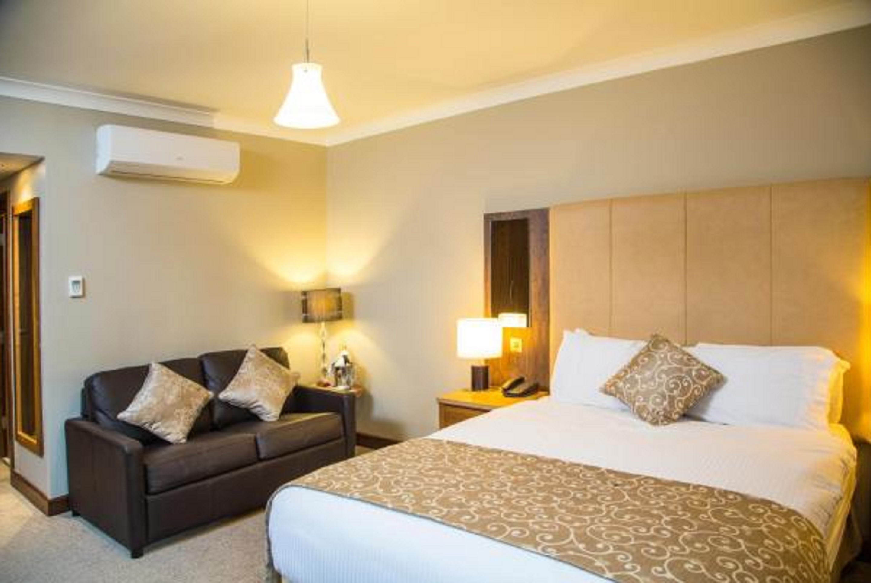 Riverside Park Hotel & Leisure Club