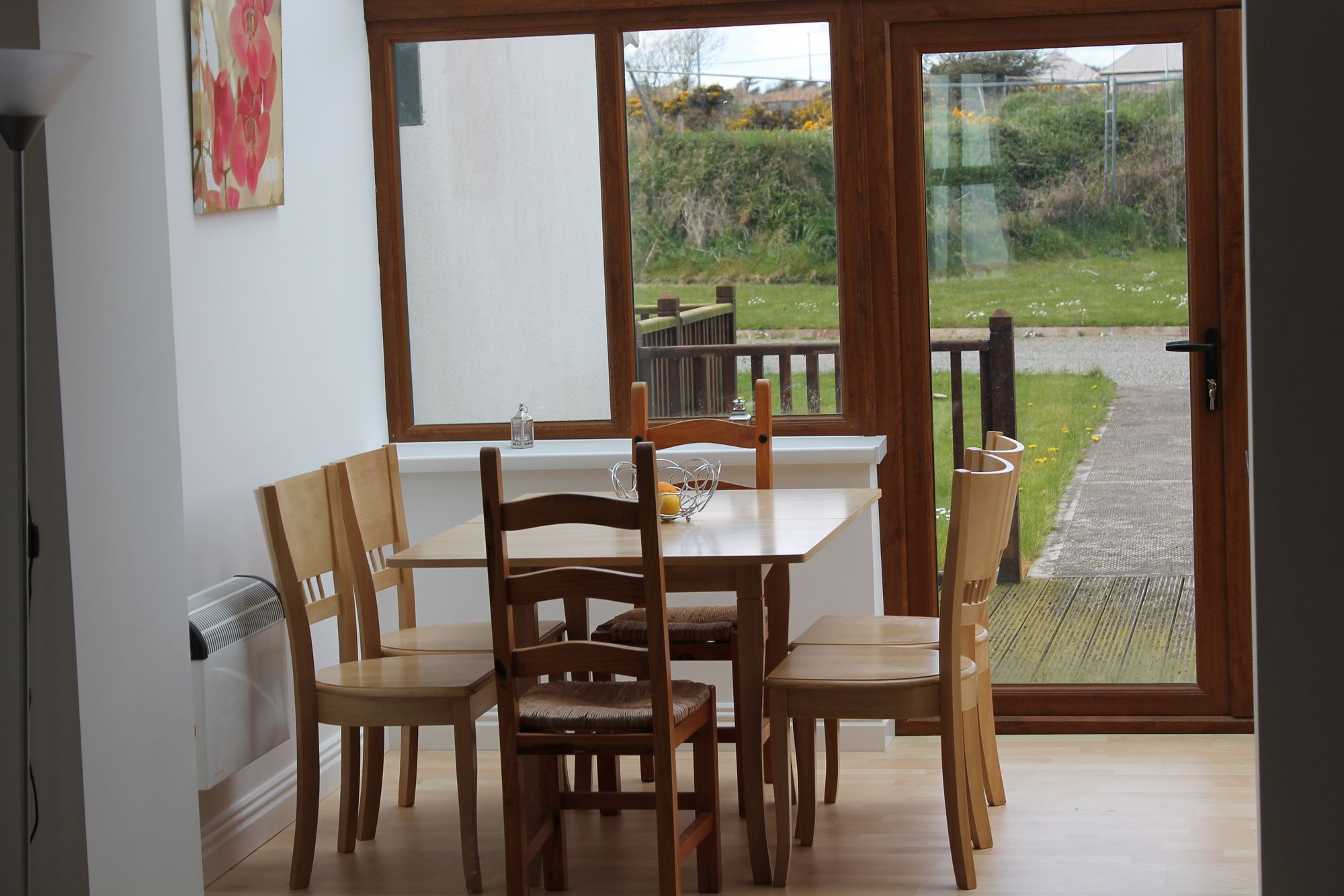 Hookless Holiday Homes