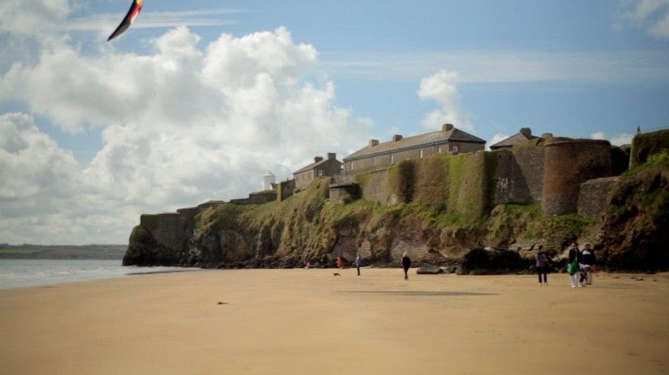 Hookless Holiday Homes