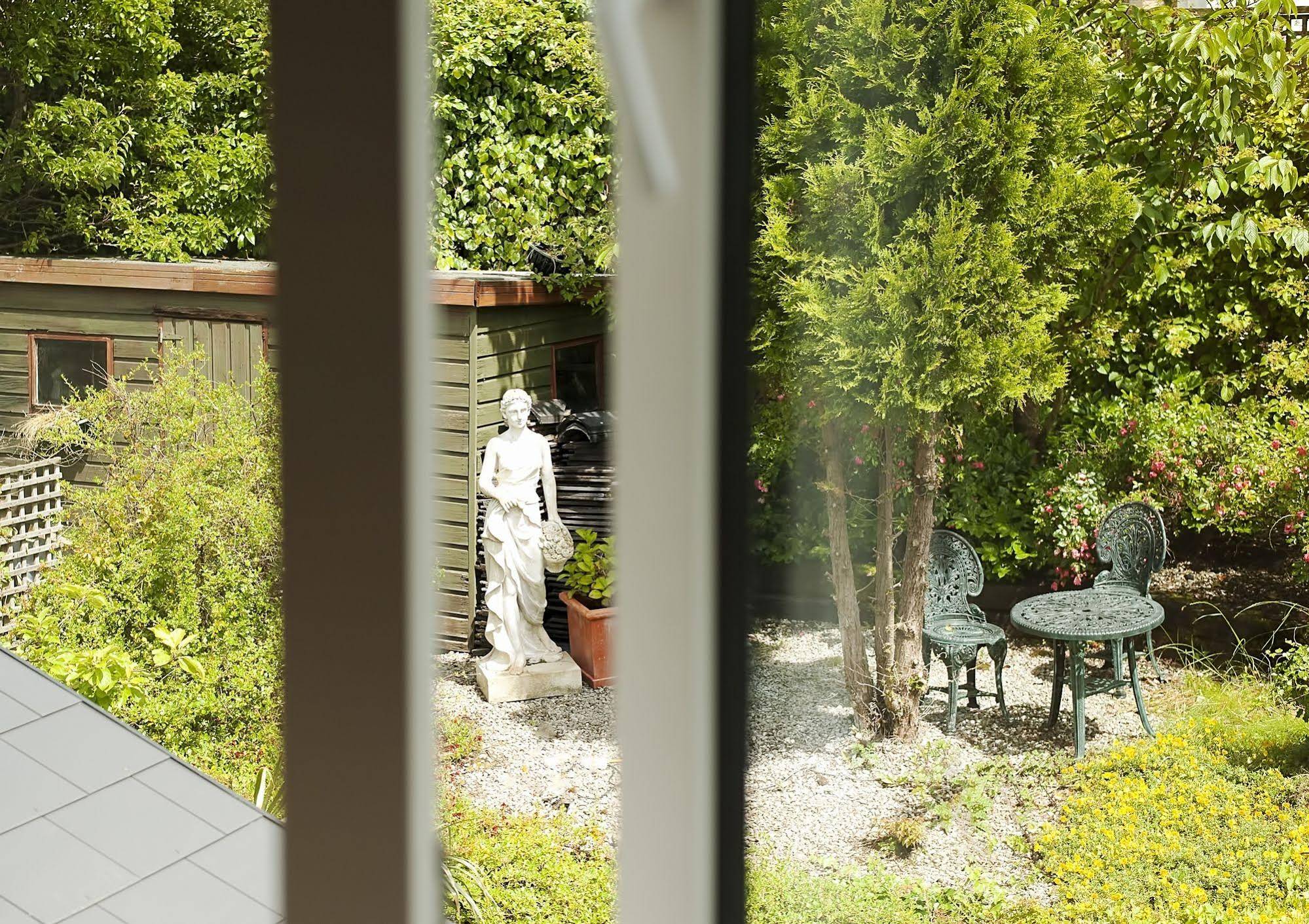 Sea Breeze Lodge B&B