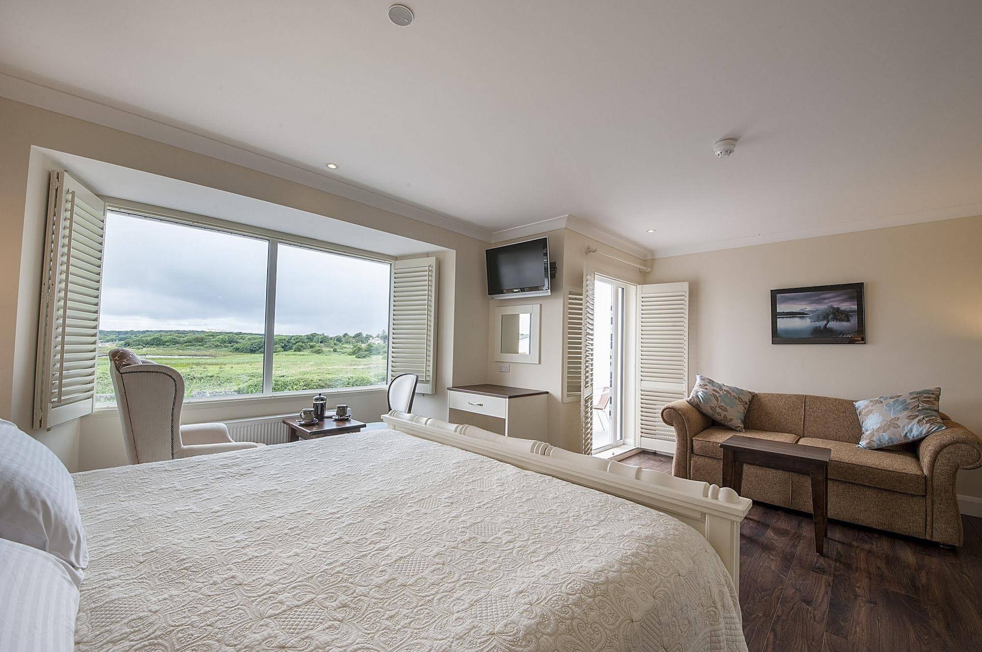 Sea Breeze Lodge B&B