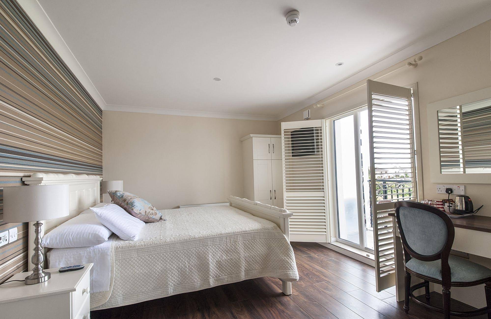Sea Breeze Lodge B&B