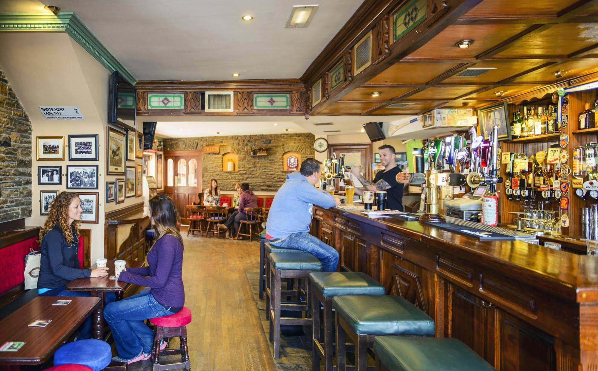 Dan Linehans Bar B&B