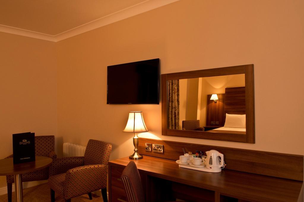 Dillon's Hotel