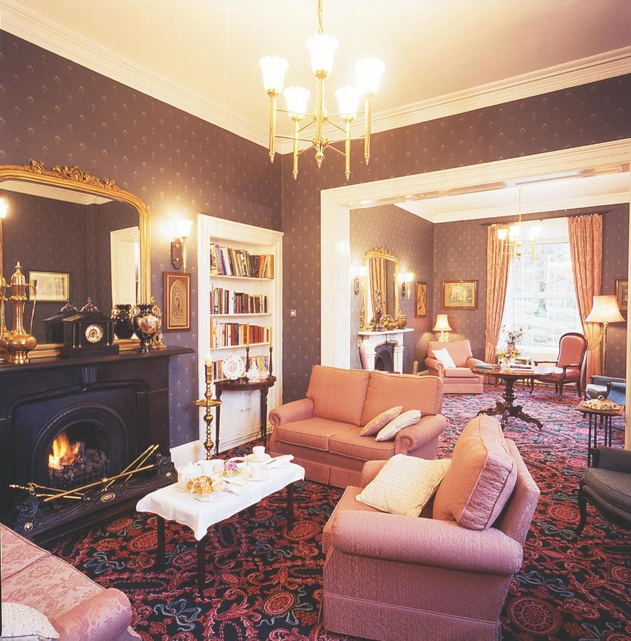 Ross Lake House Hotel