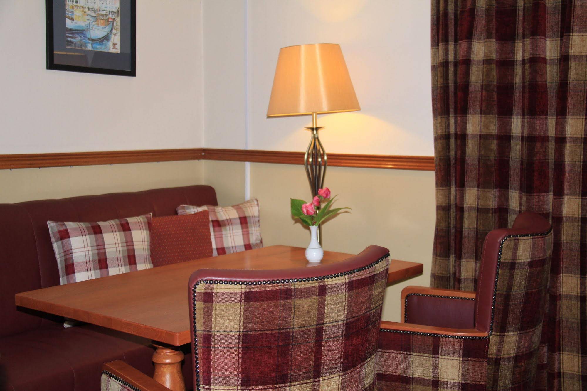 The Lake House Country Hotel