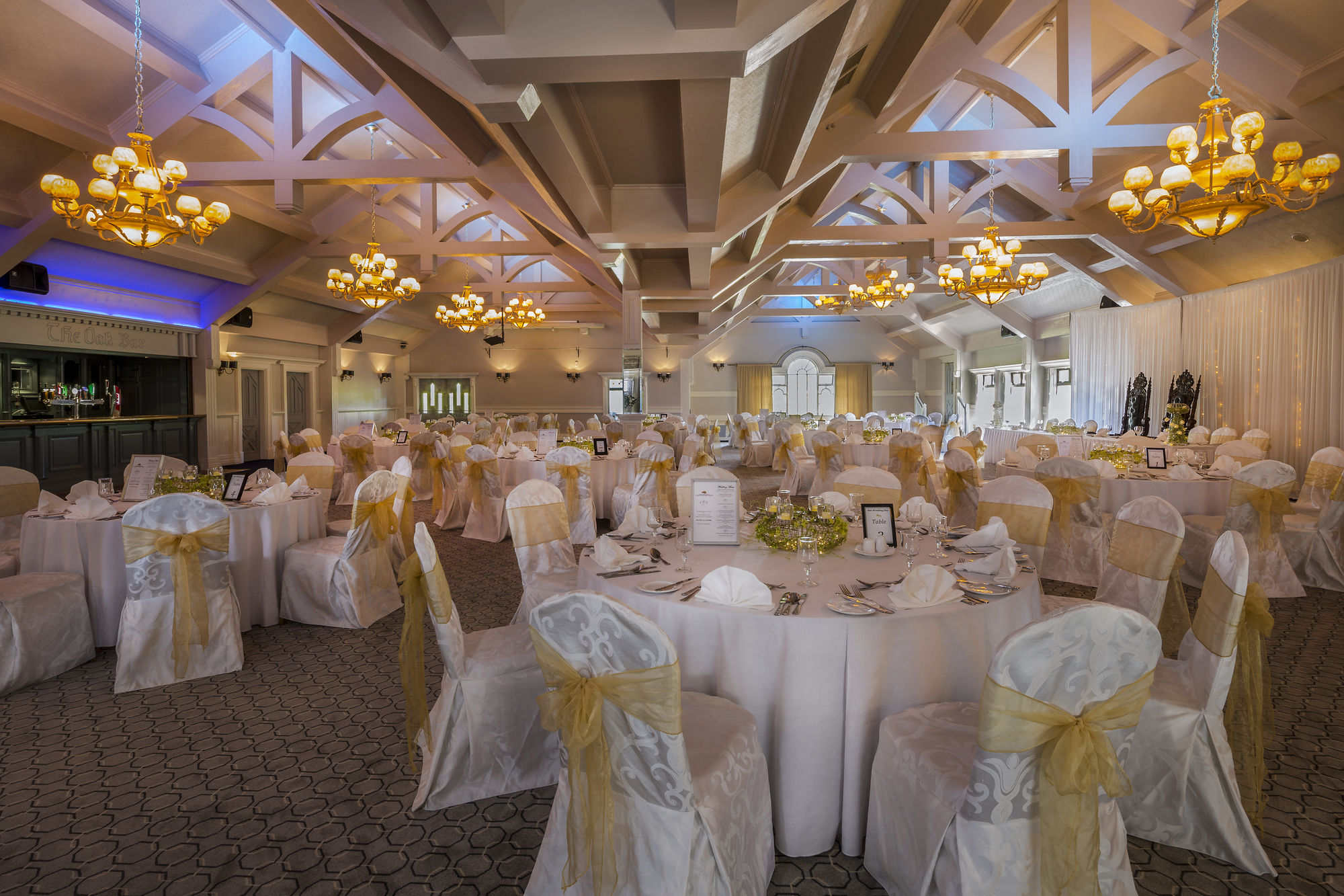 Treacys Oakwood Hotel