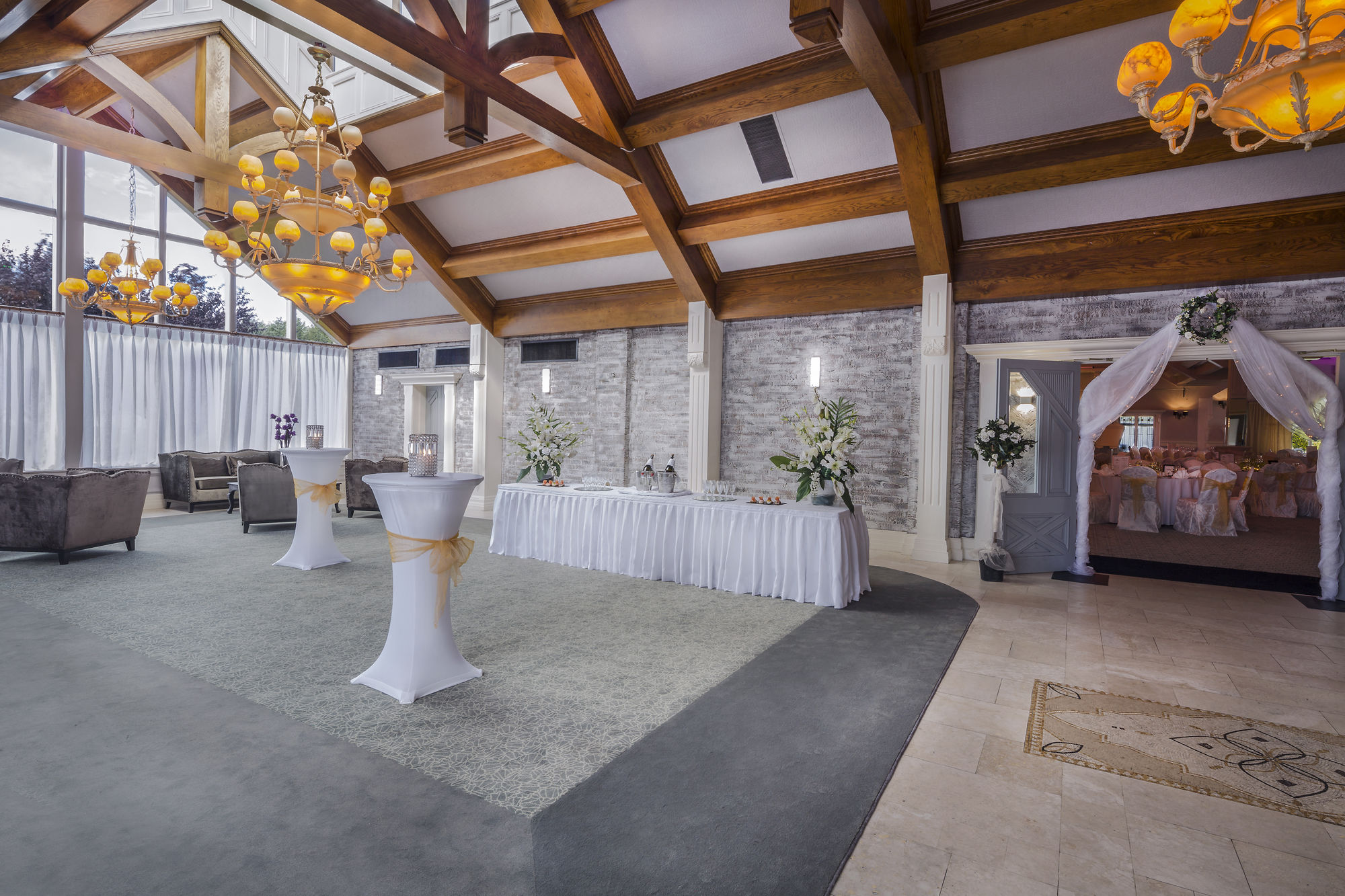 Treacys Oakwood Hotel