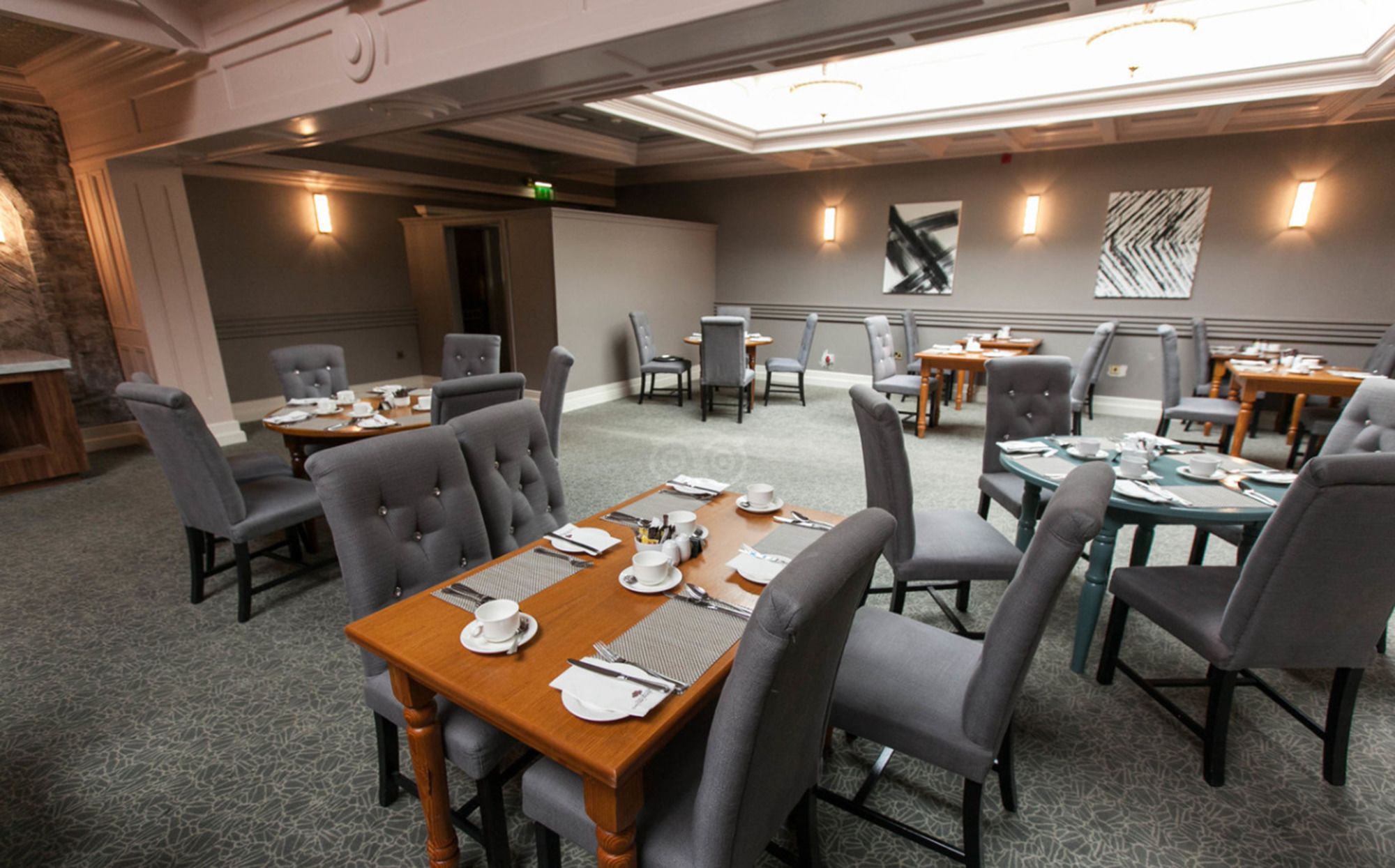Treacys Oakwood Hotel