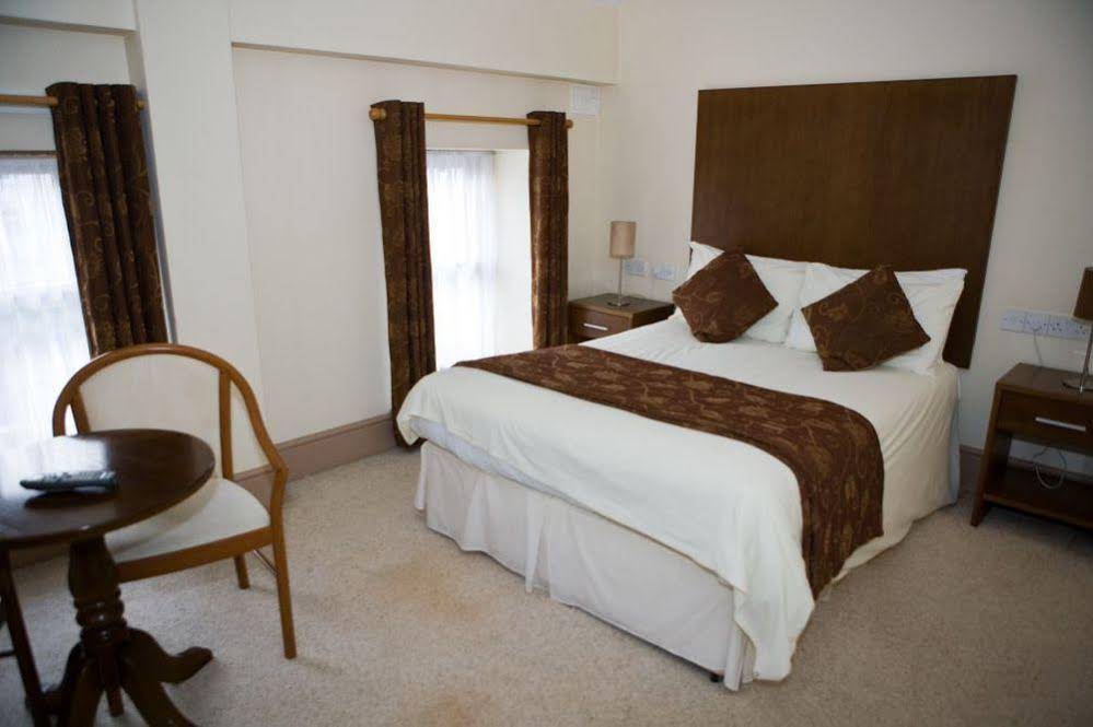 The Gateway Hotel