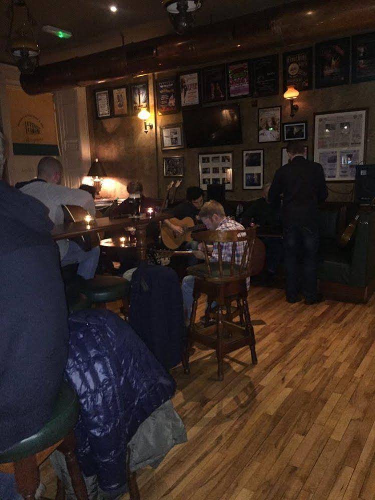 Brogan's Bar & Guesthouse