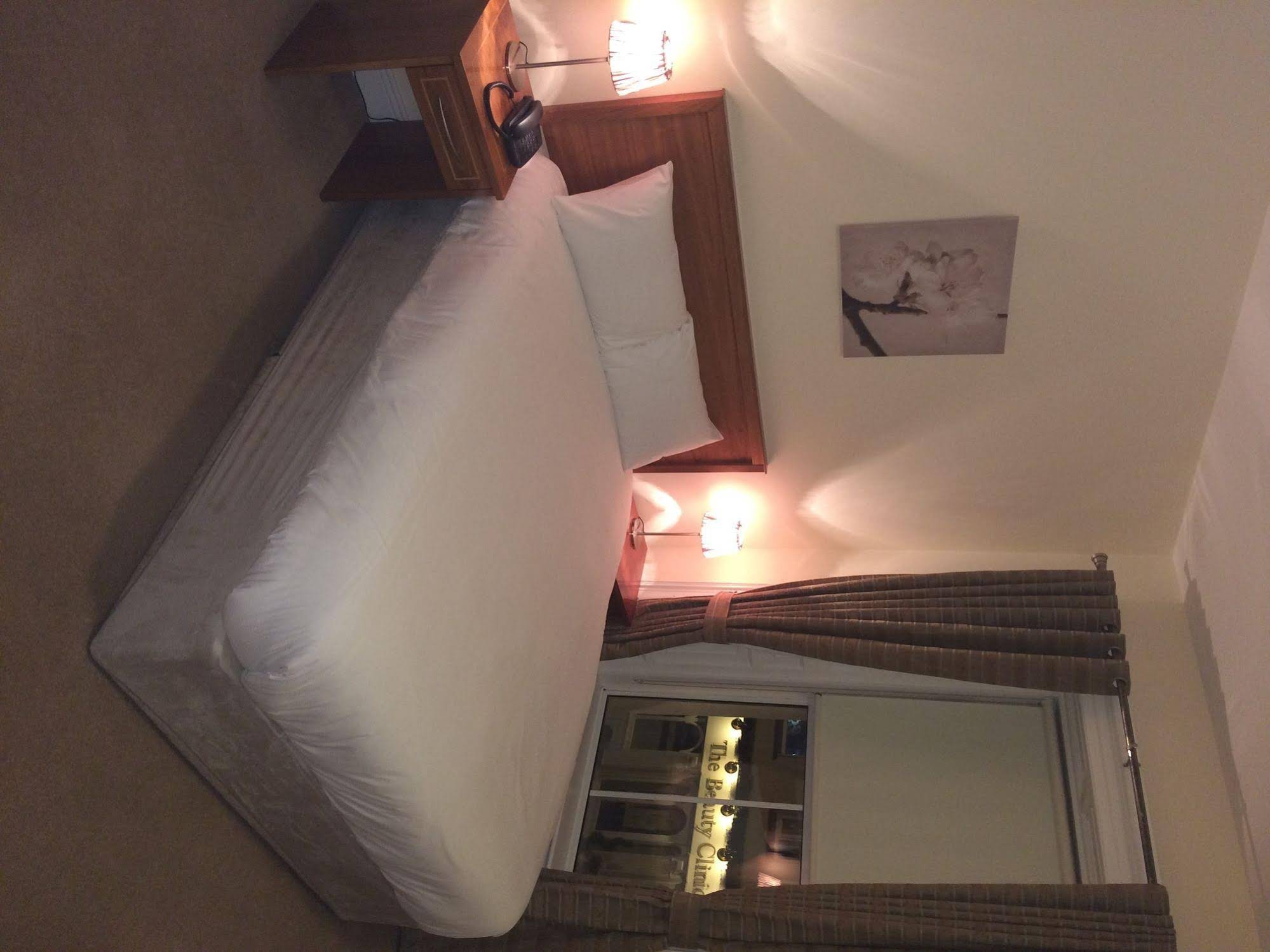 Brogan's Bar & Guesthouse