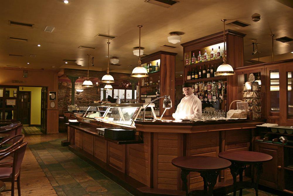 Dooley's Hotel