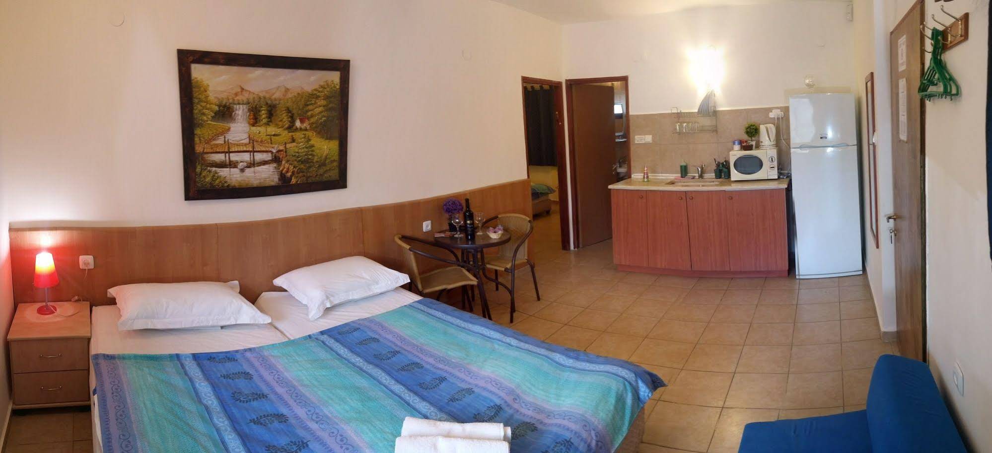 Aloni Neve Zohar Guest House Dead Sea