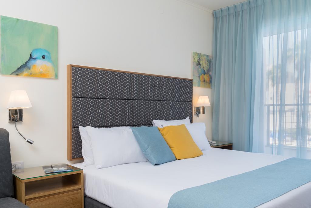 Americana Hotel