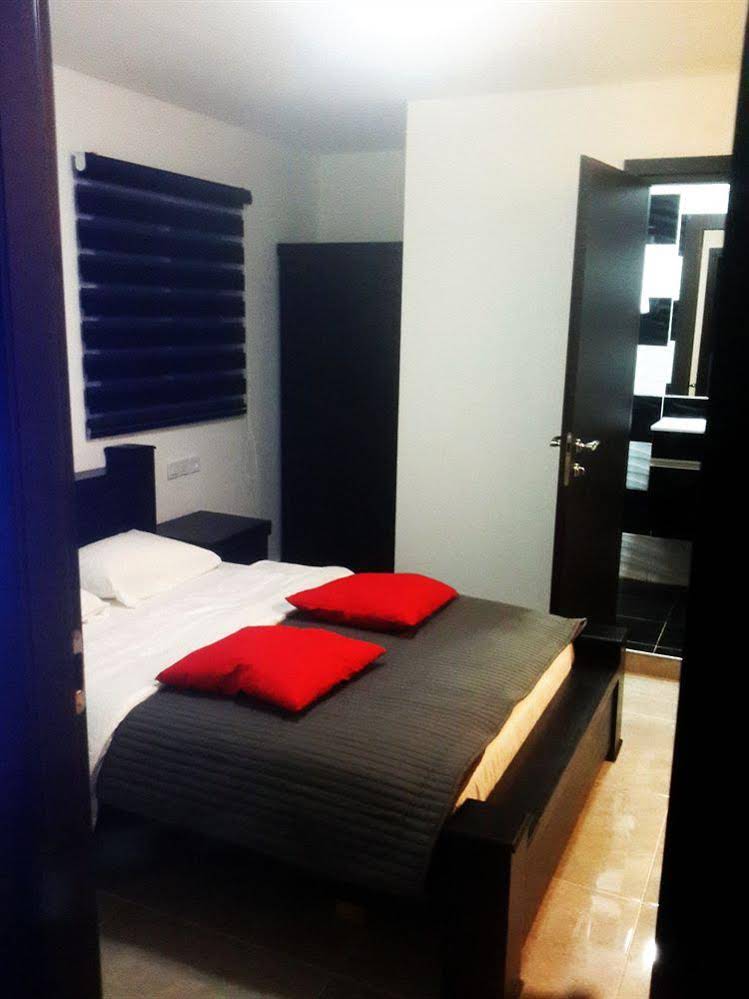 Camelot Suites Motel