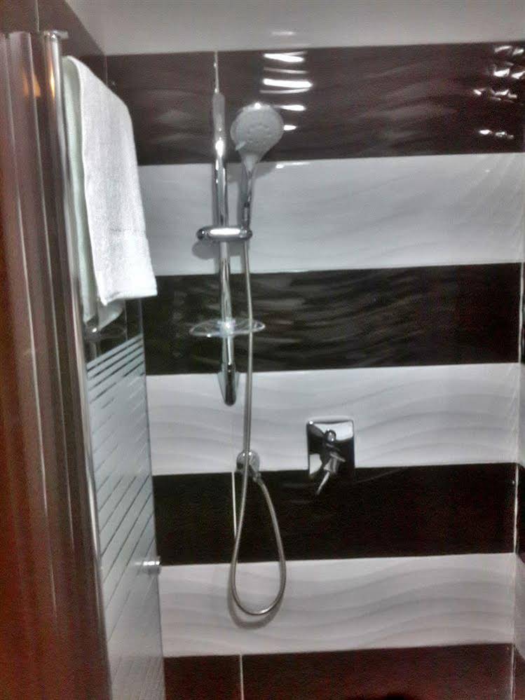 Camelot Suites Motel