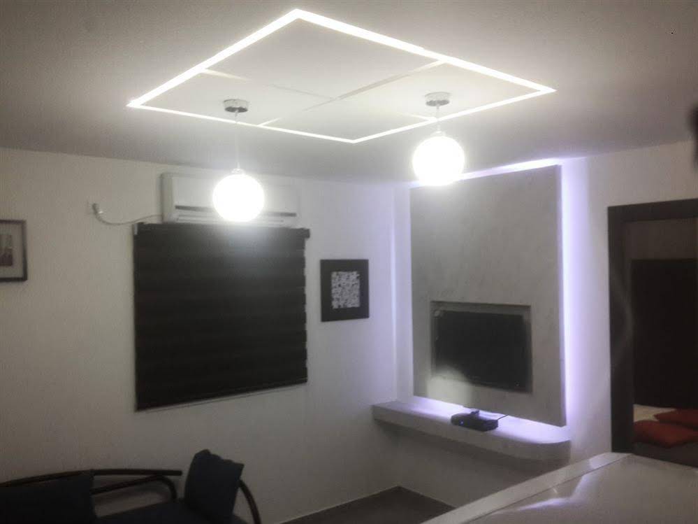Camelot Suites Motel
