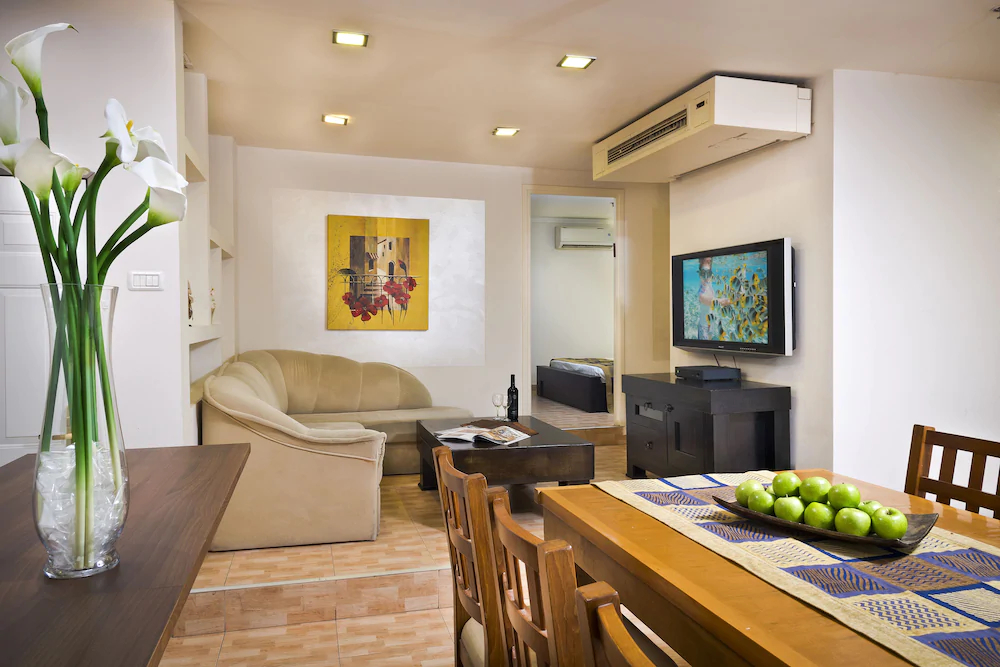 Melony Hotel