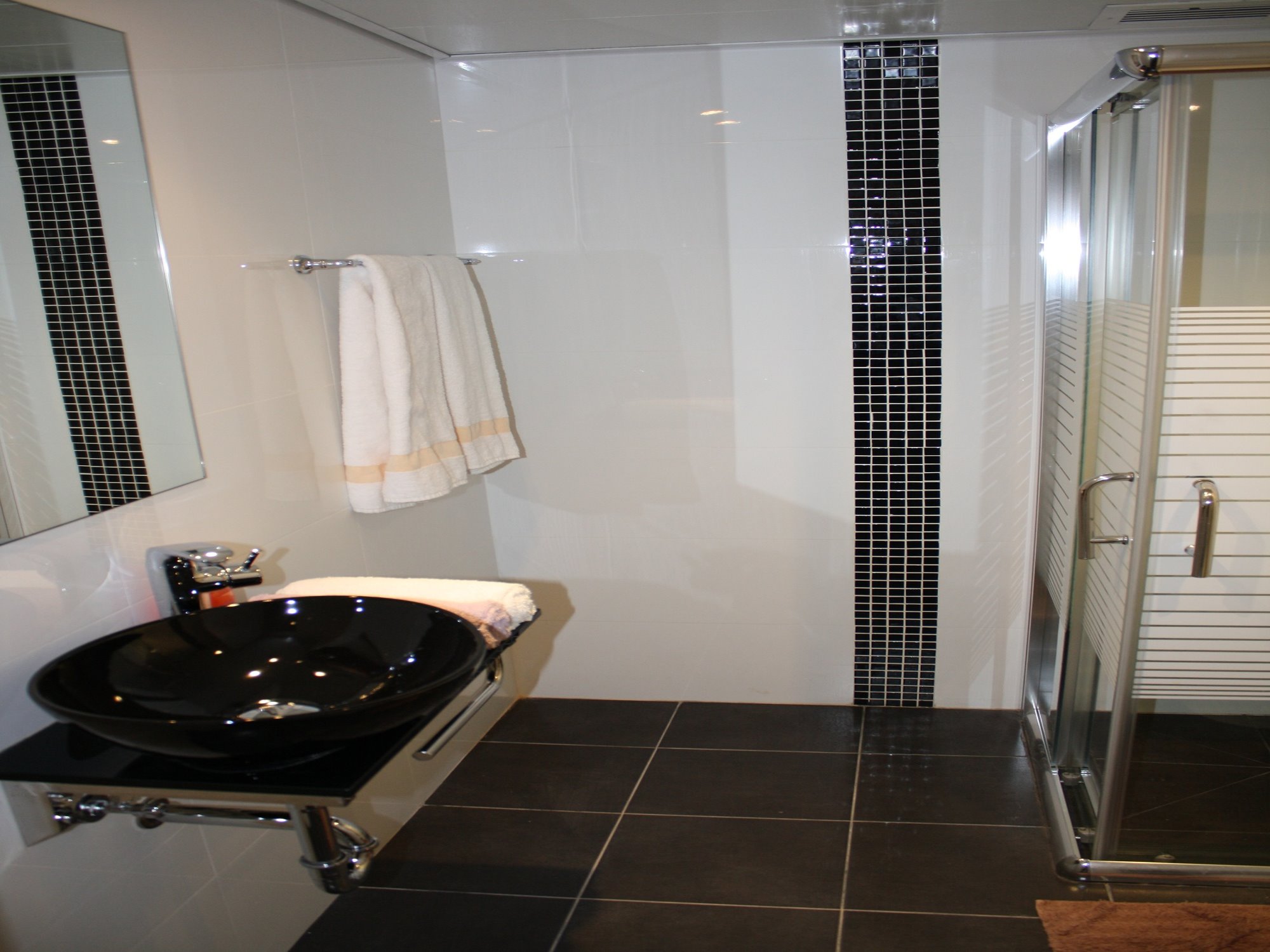 Rich Luxury Suites