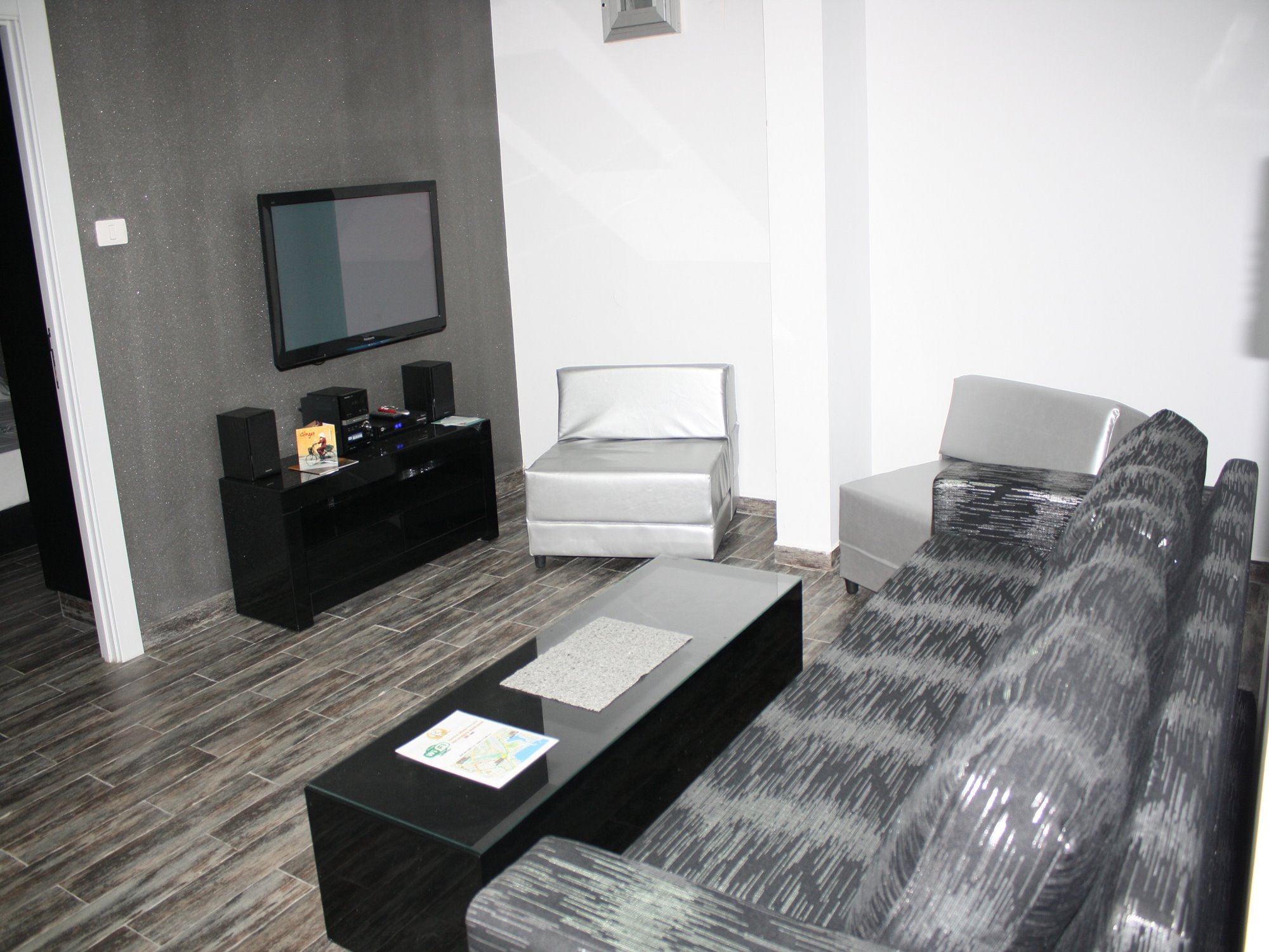 Rich Luxury Suites