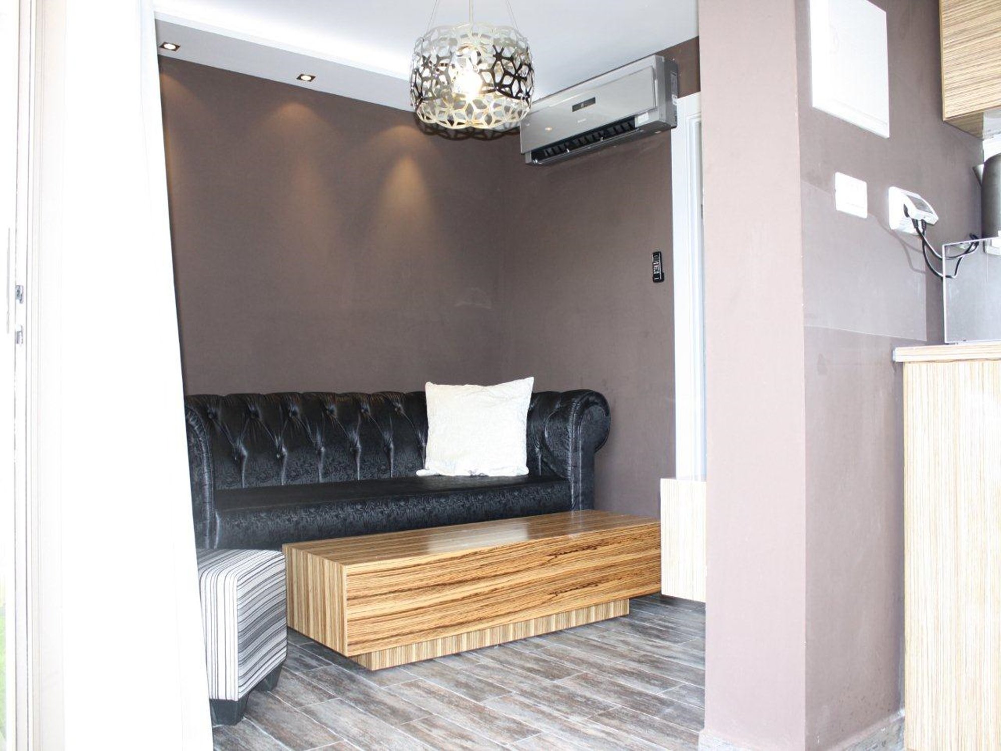 Rich Luxury Suites