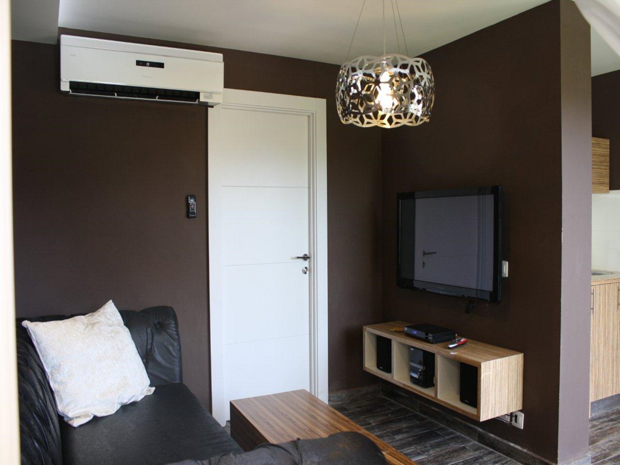 Rich Luxury Suites