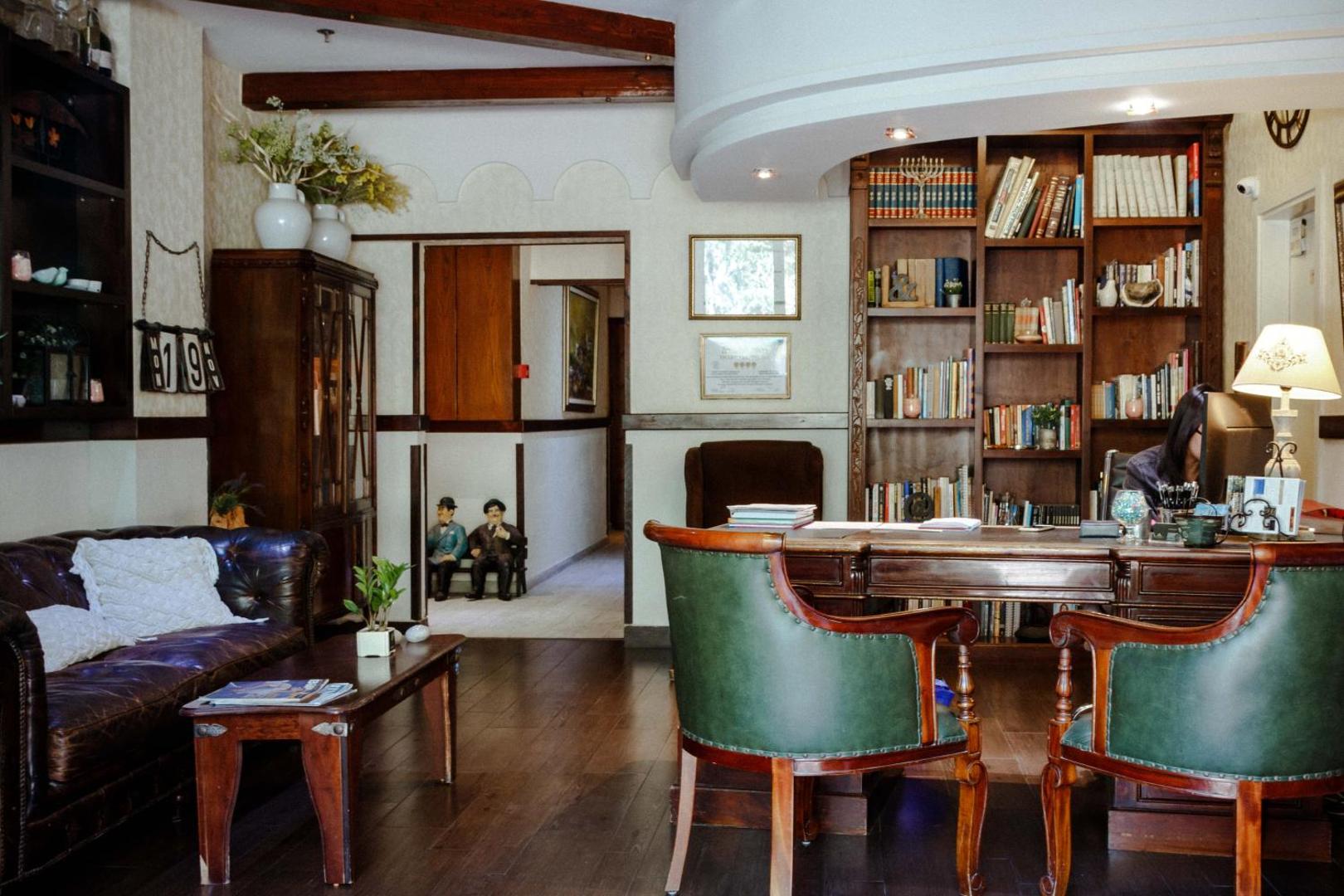 Villa Carmel Boutique