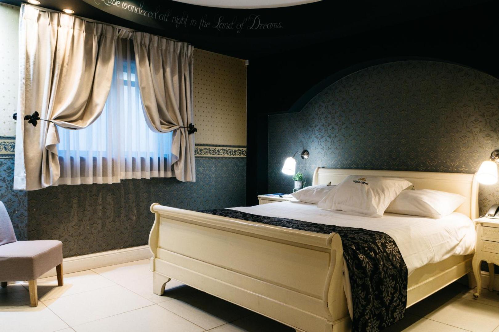 Villa Carmel Boutique