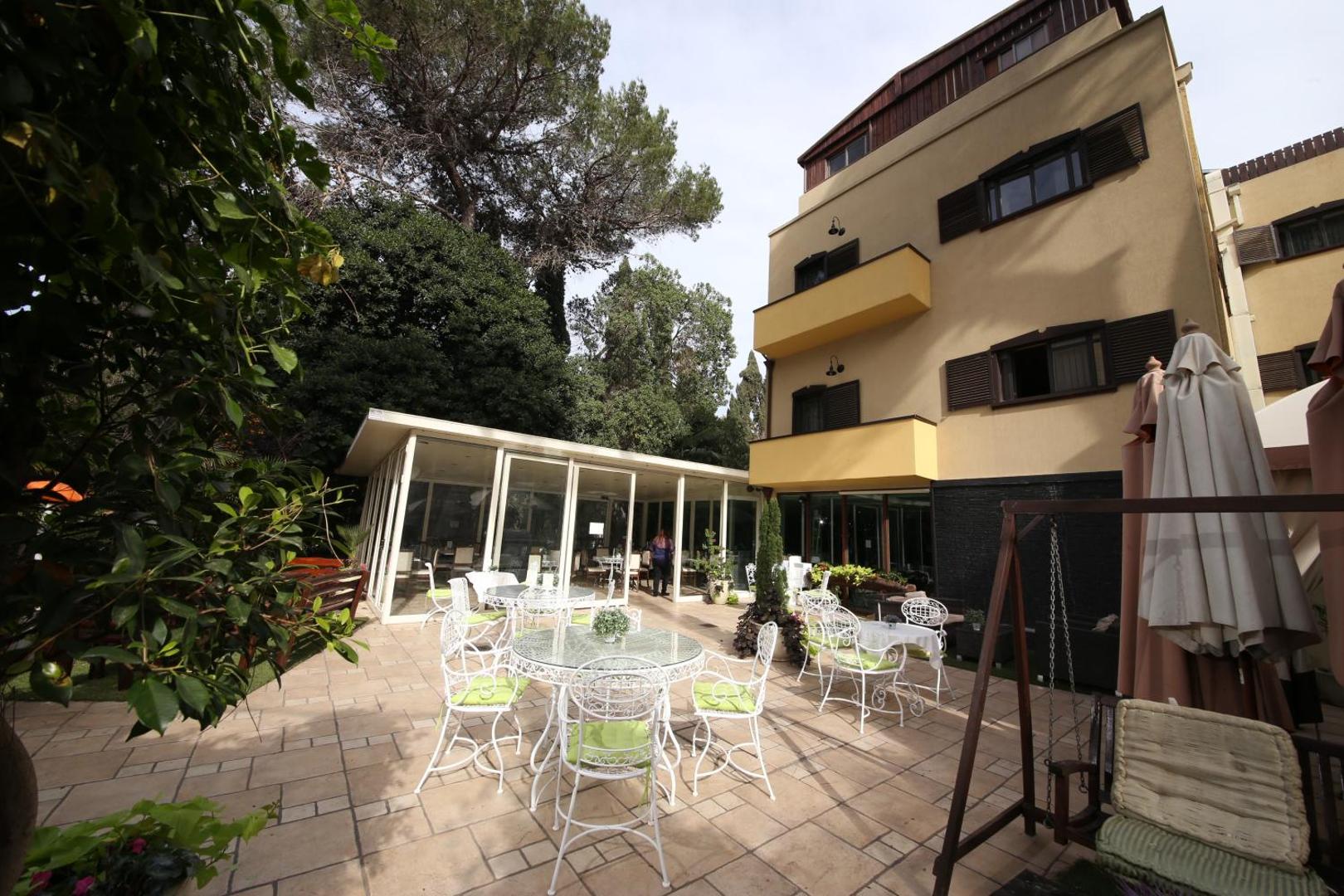 Villa Carmel Boutique