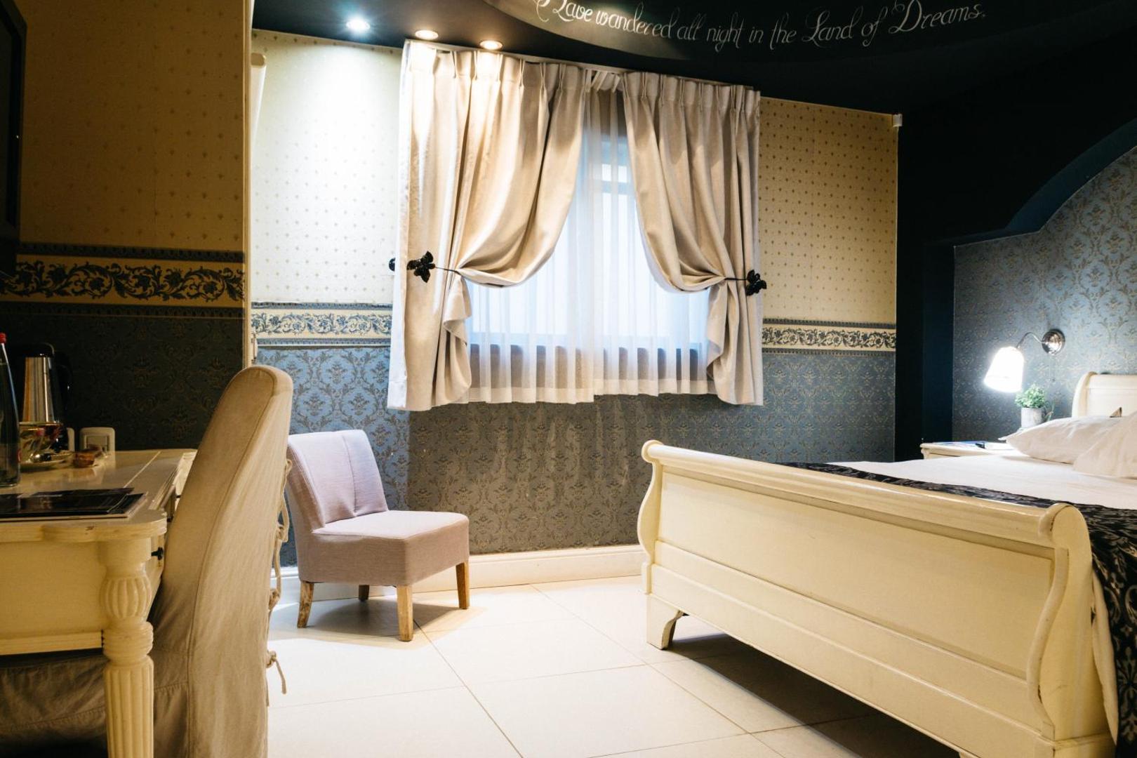 Villa Carmel Boutique