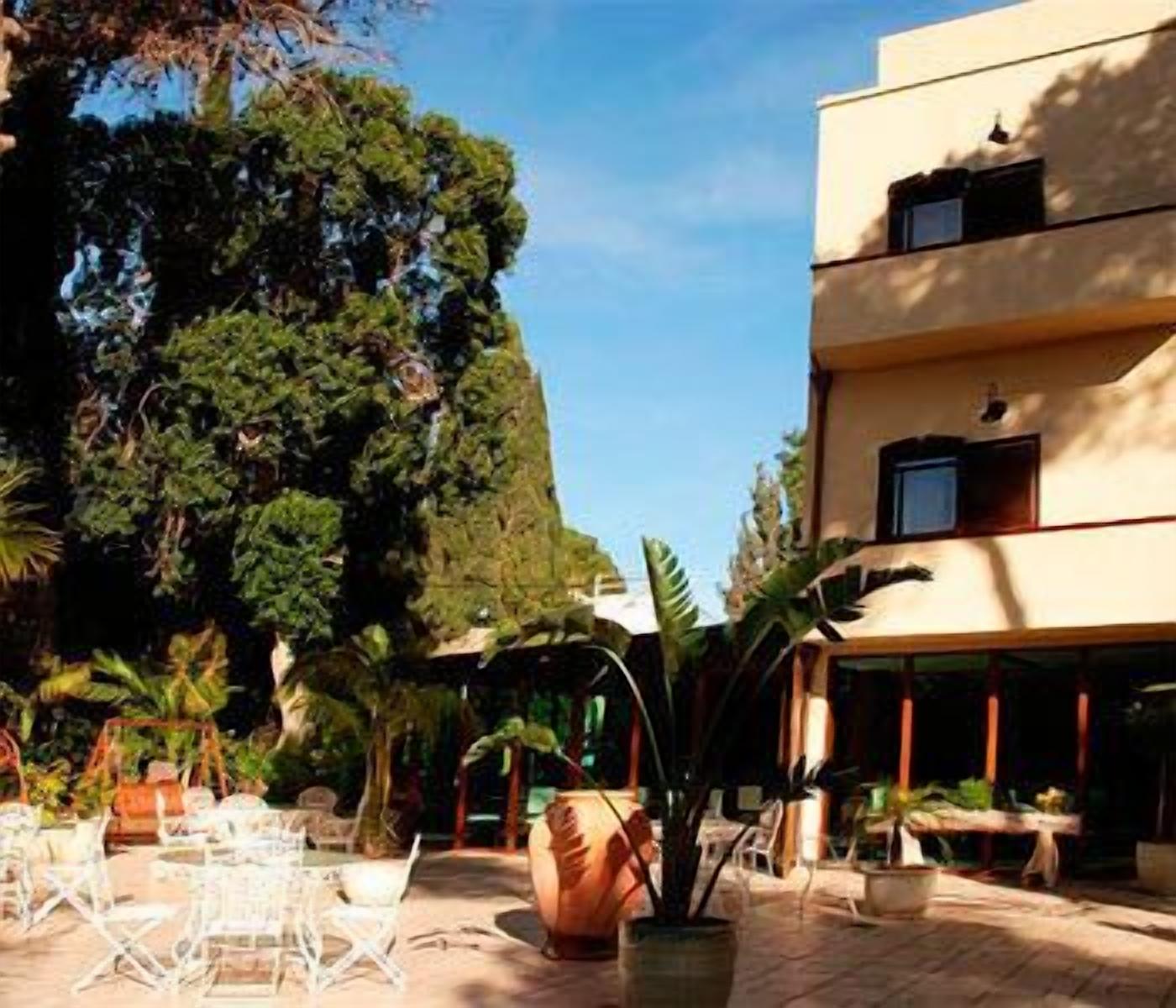 Villa Carmel Boutique
