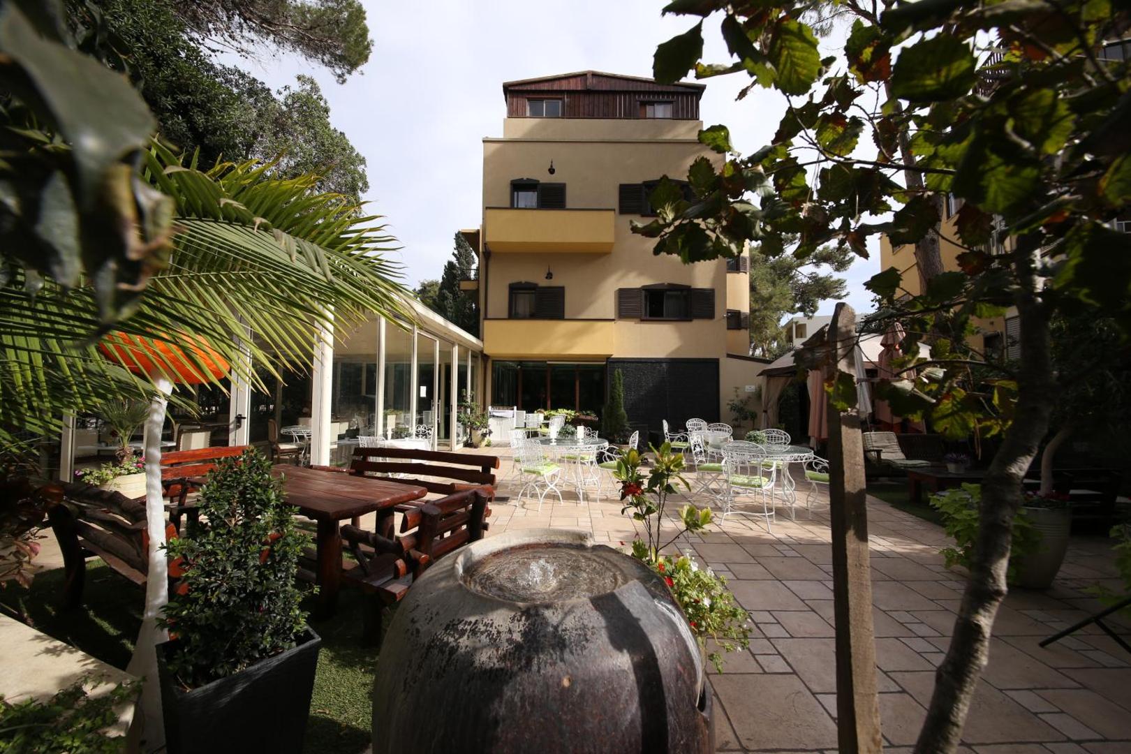 Villa Carmel Boutique