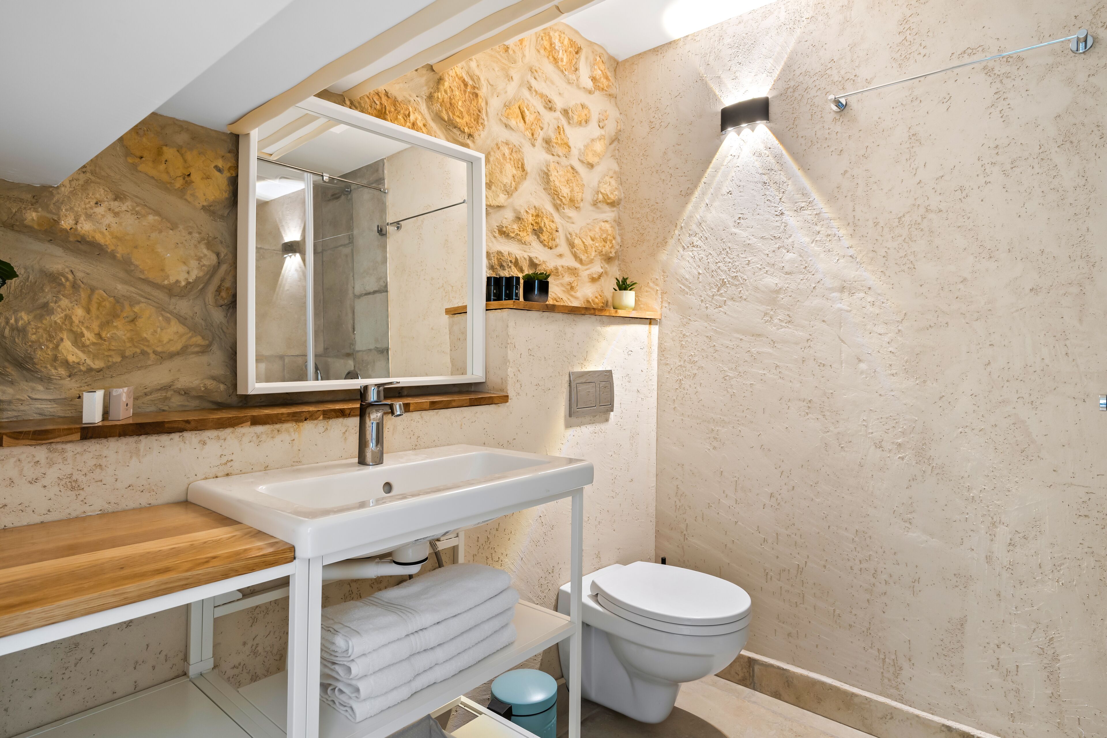 Helios Boutique Suites by La Finca Hotel