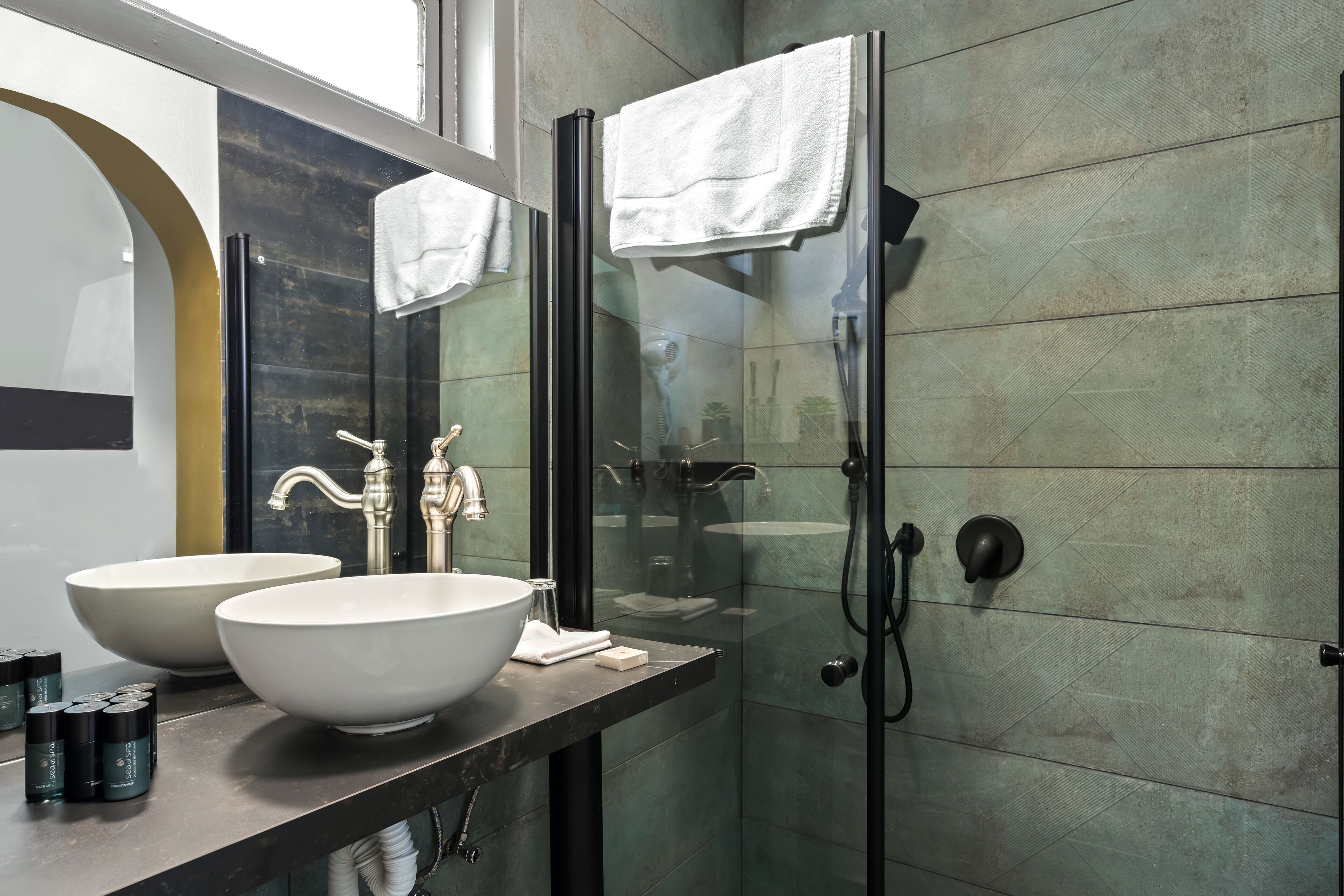 Helios Boutique Suites by La Finca Hotel