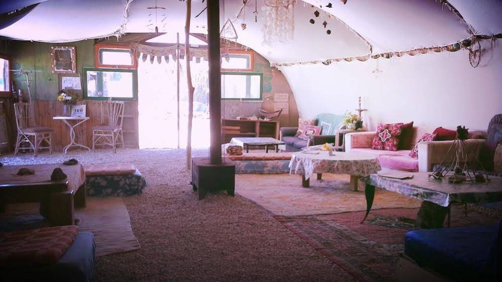 Silent Arrow Desert Lodge - Caravan Park