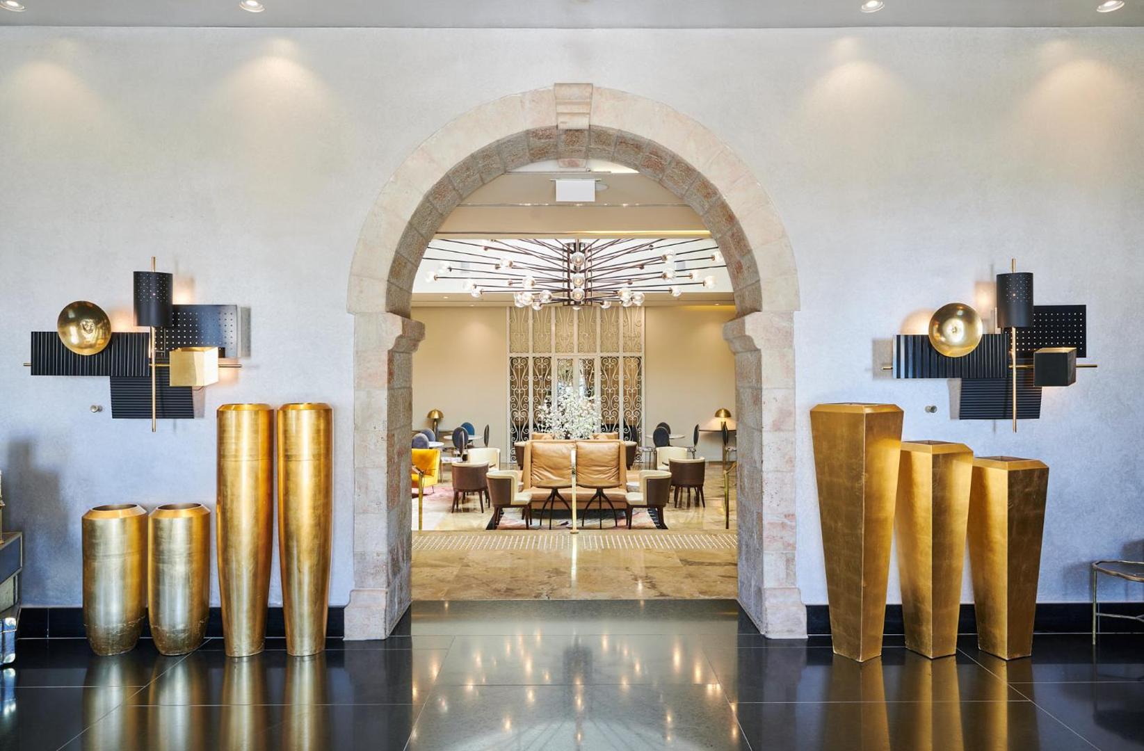 Lady Stern Hotel