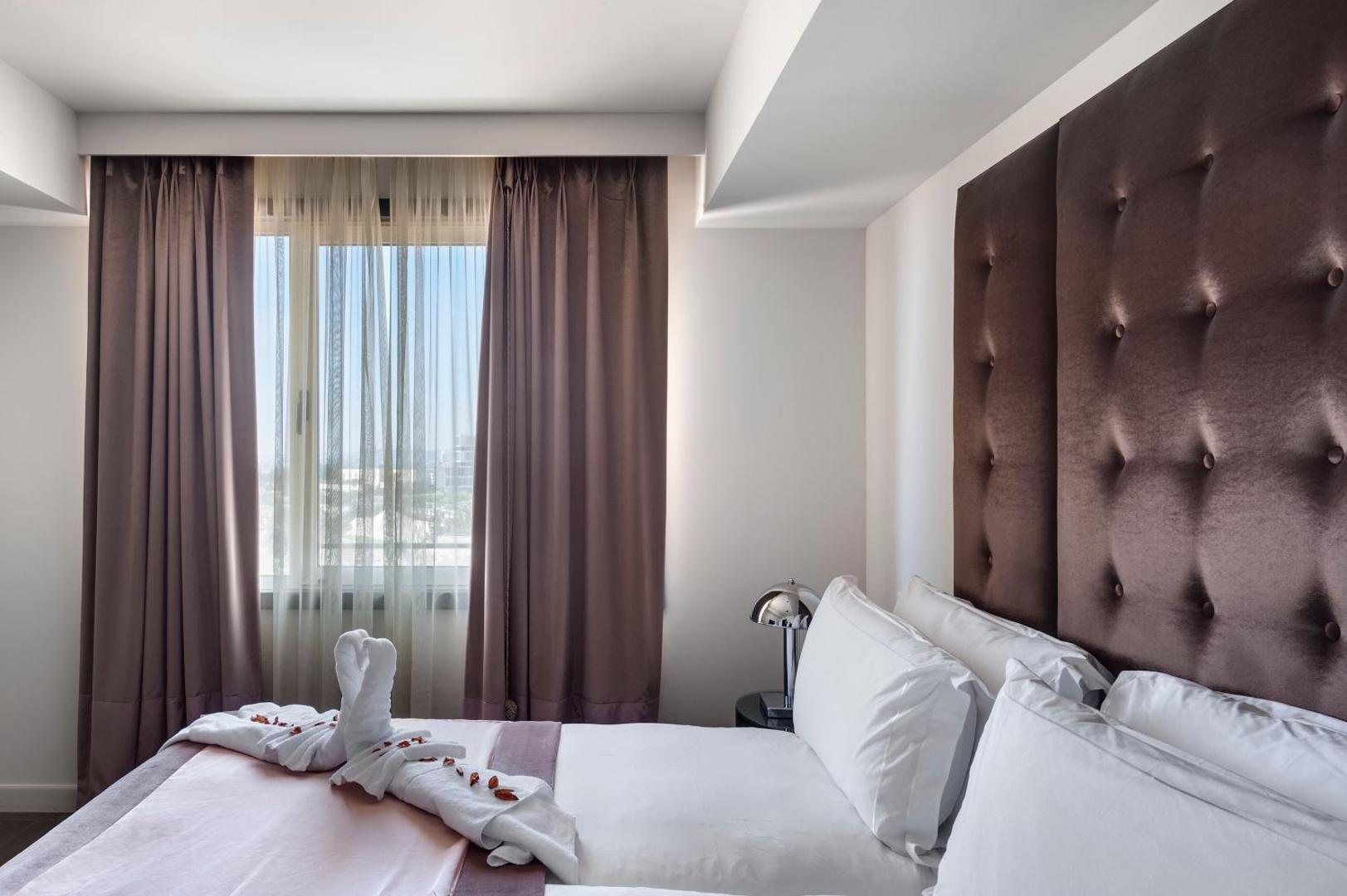 Lady Stern Hotel